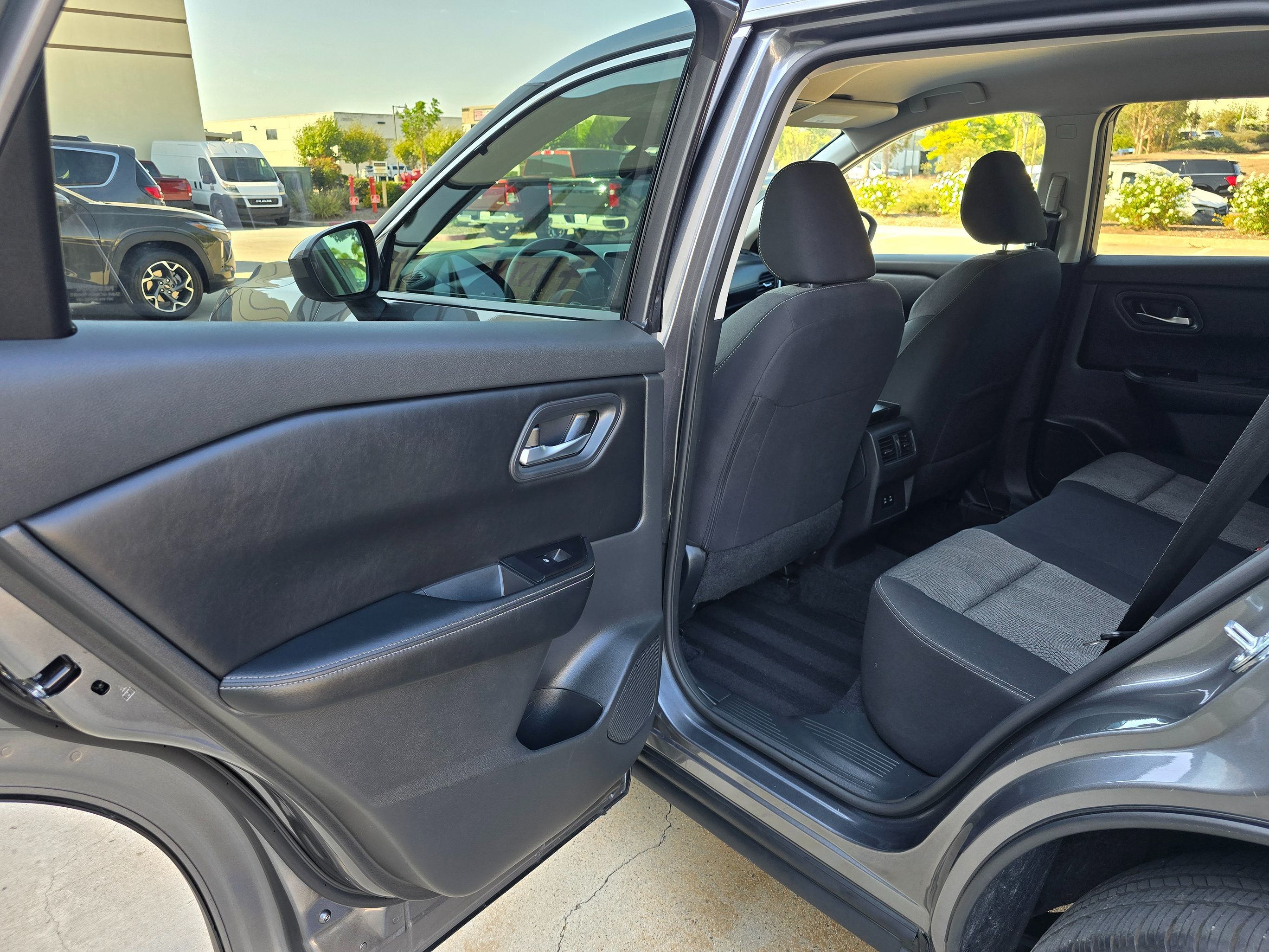 2024 Nissan Rogue SV - Photo 20