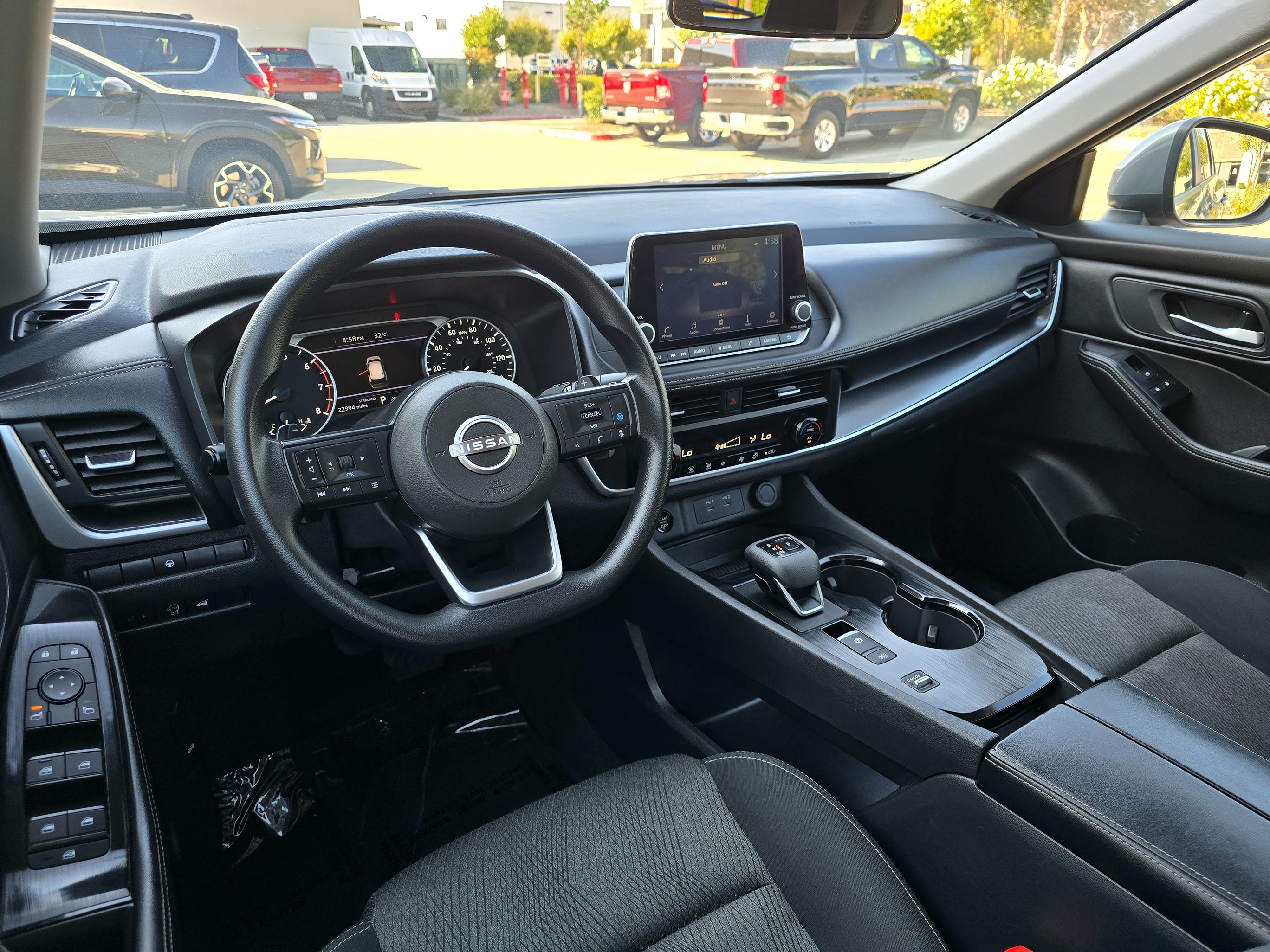 2024 Nissan Rogue SV - Photo 26