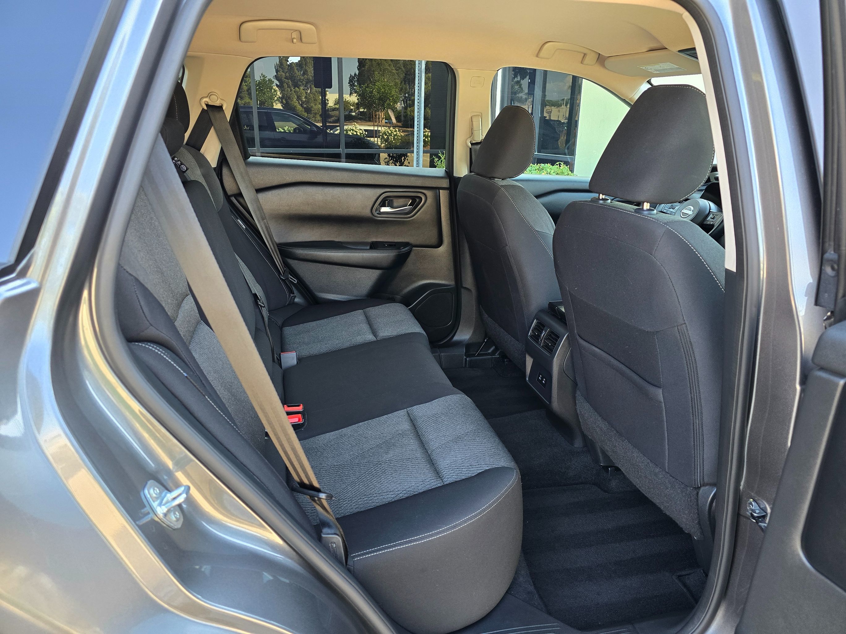 2024 Nissan Rogue SV - Photo 32