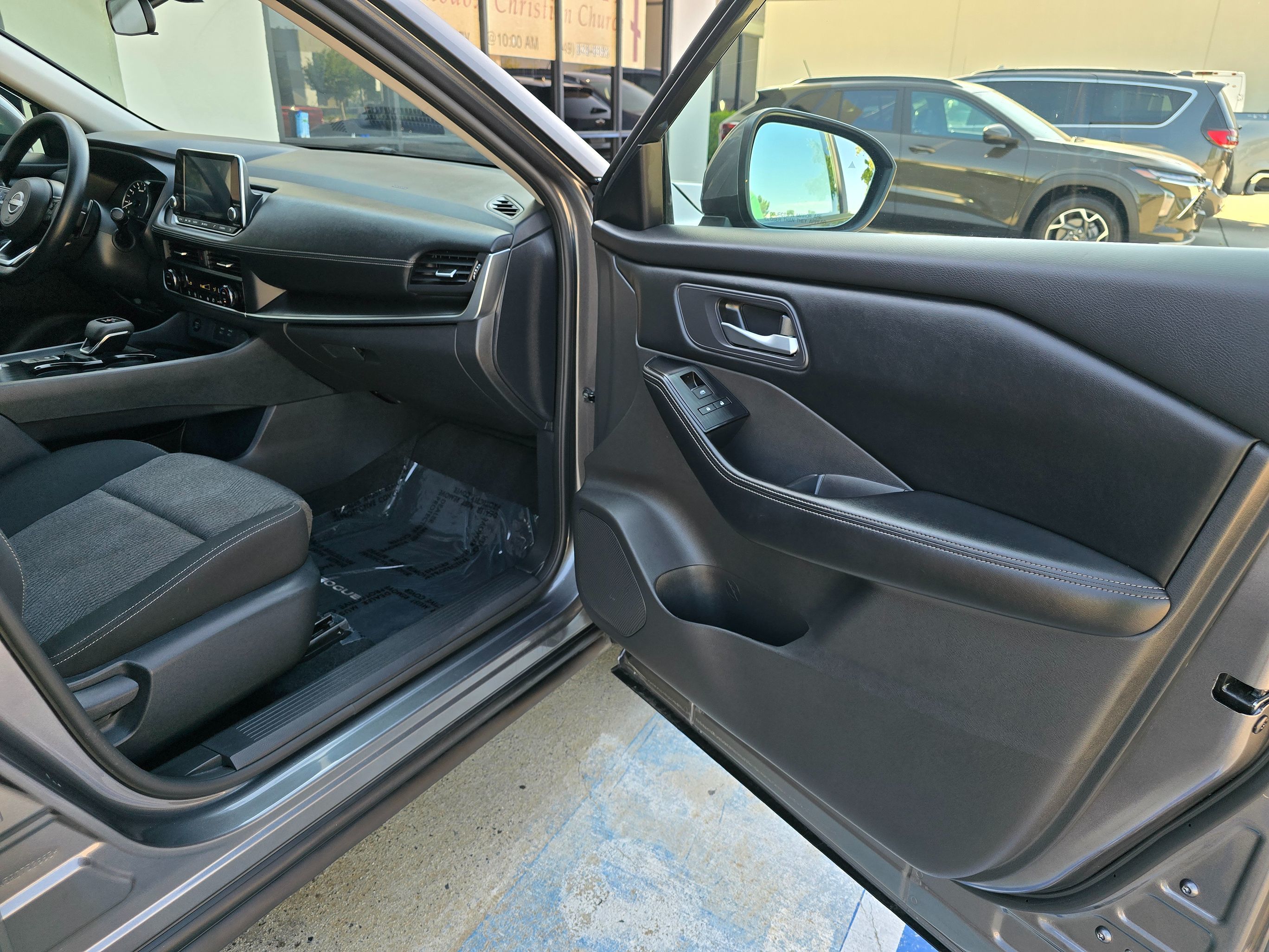 2024 Nissan Rogue SV - Photo 34