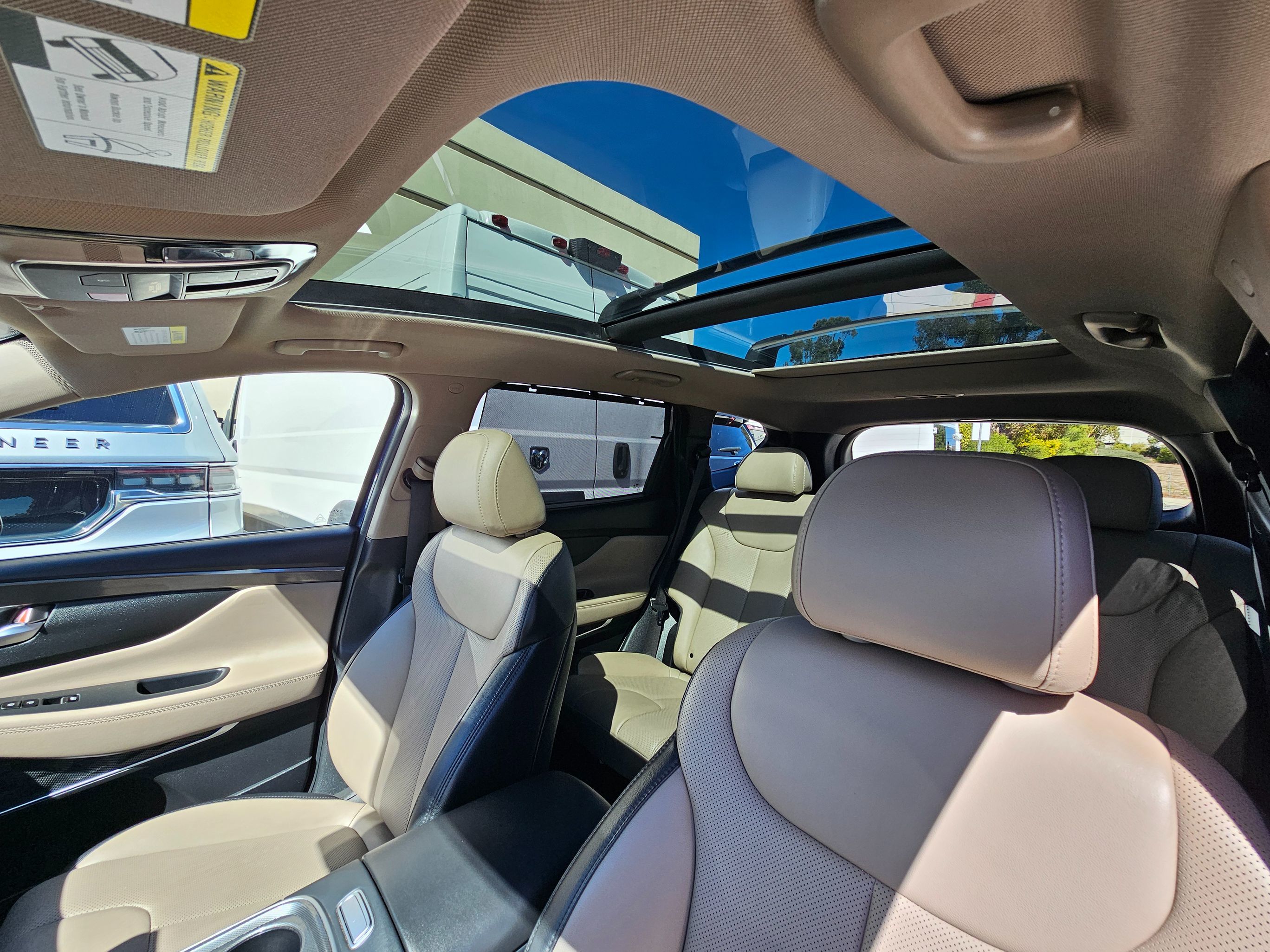 2023 Hyundai Santa Fe SEL Premium photo 2