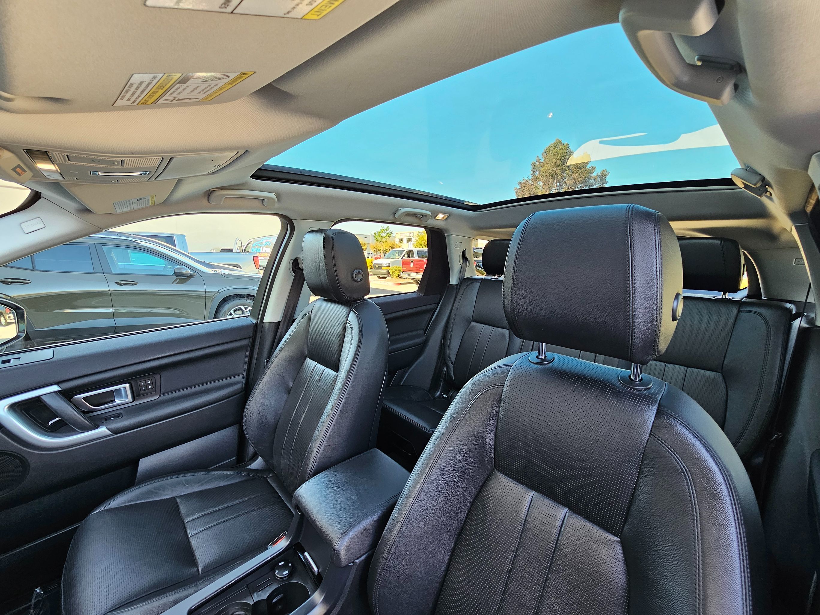 2018 Land Rover Discovery Sport HSE photo 2