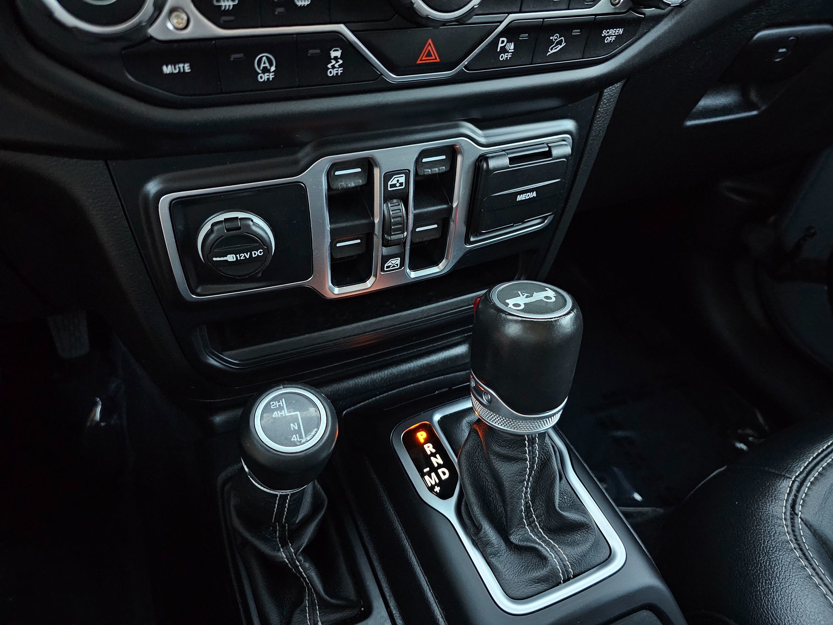 2020 Jeep Wrangler Unlimited Sahara photo 2