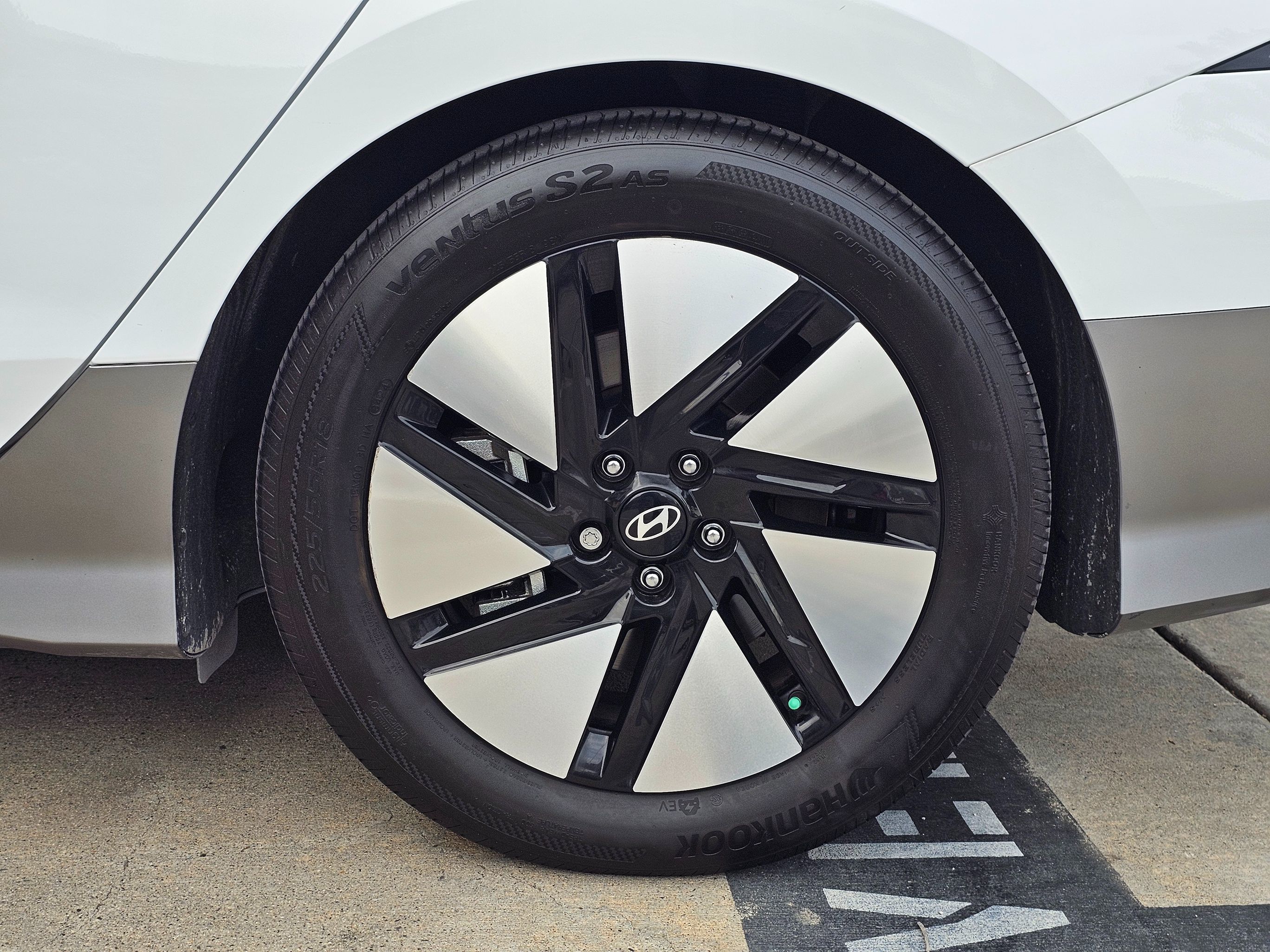 2025 Hyundai Ioniq 6 SE photo 2