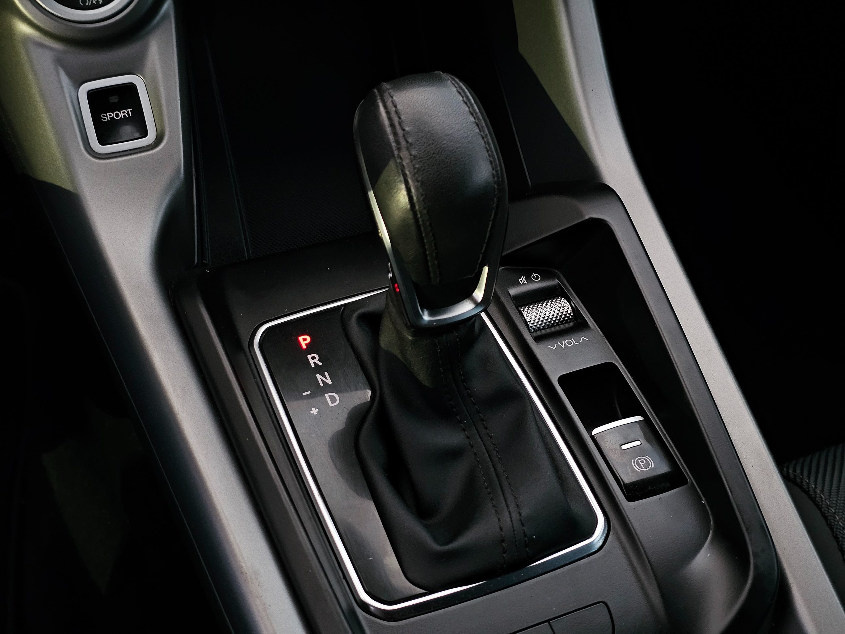 2024 Dodge Hornet R/T photo 2