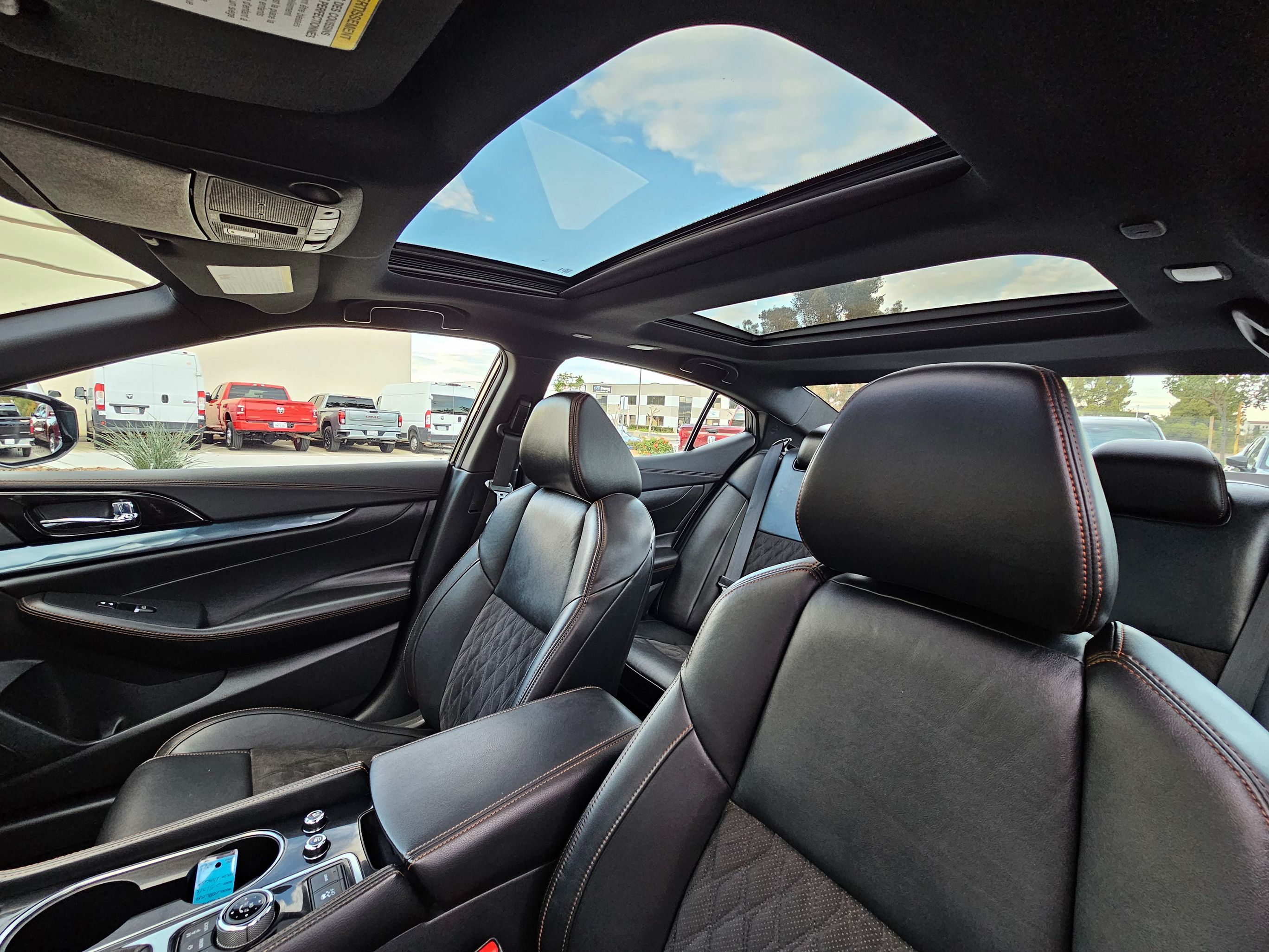 2023 Nissan Maxima SR photo 2