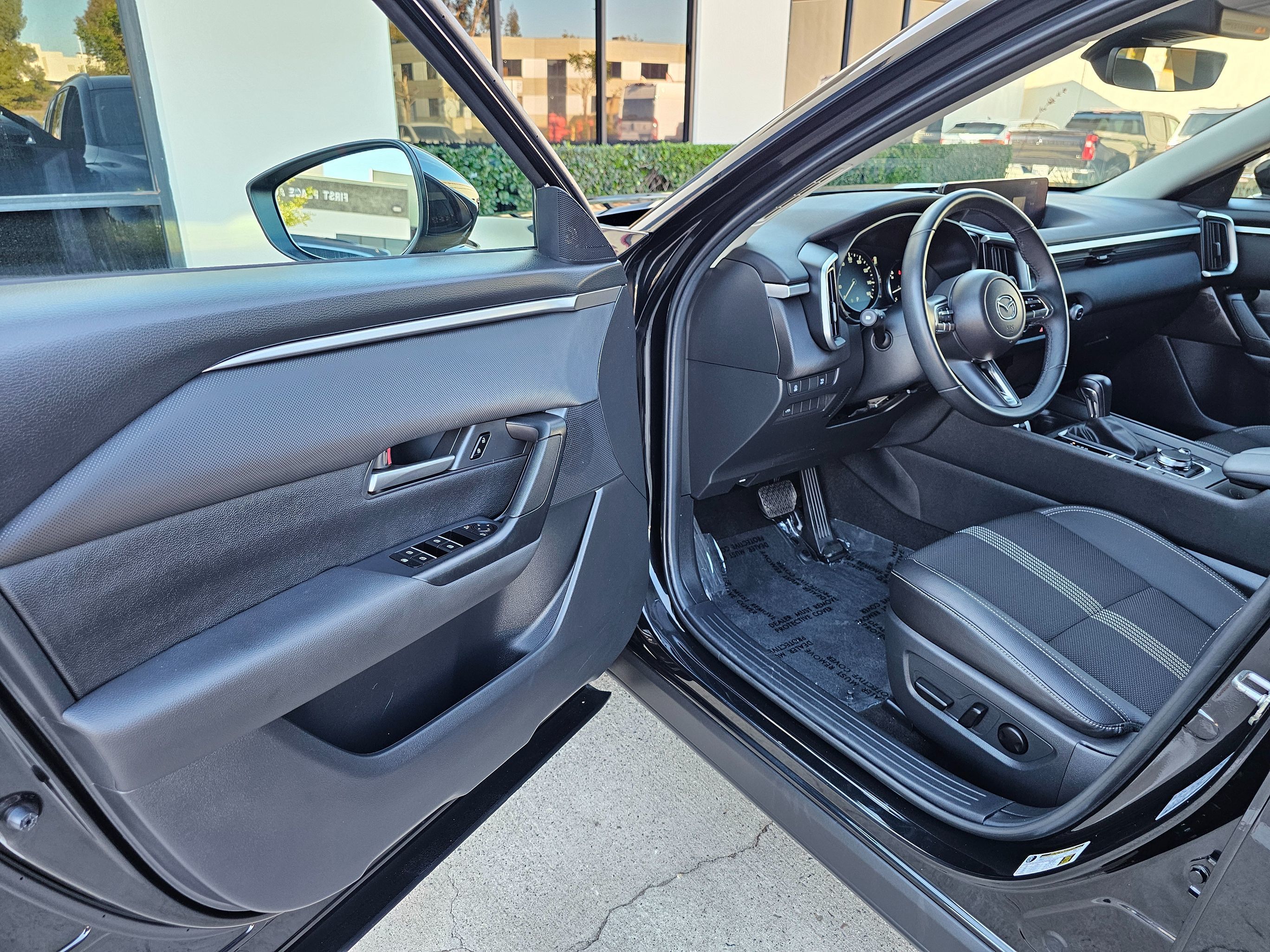 2025 Mazda CX-50 2.5 S Preferred photo 3