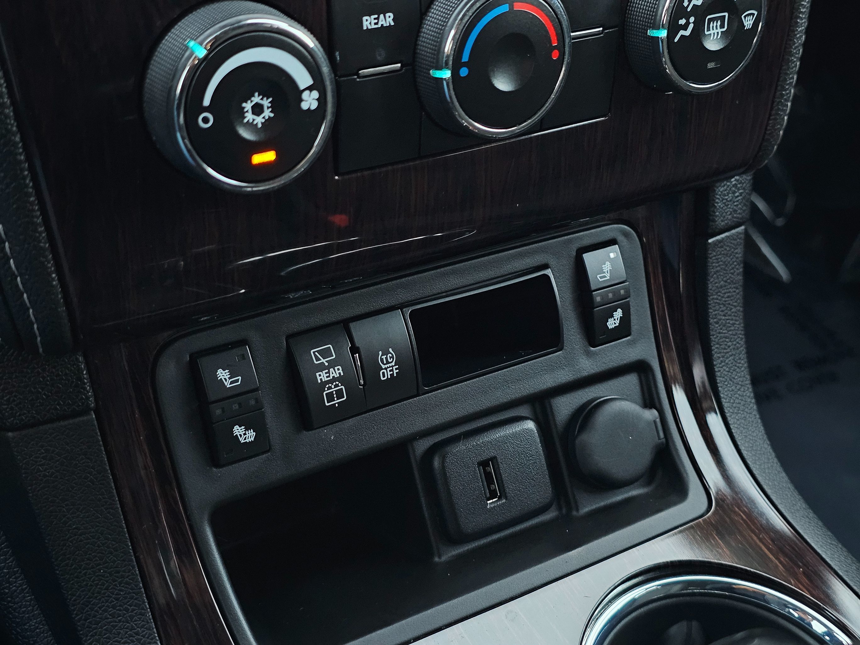 2017 Chevrolet Traverse 1LT photo 2