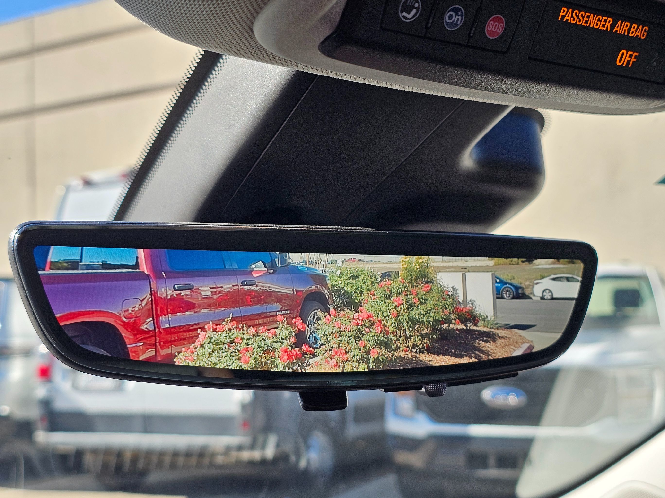 2022 Chevrolet Bolt EUV Premier photo 2