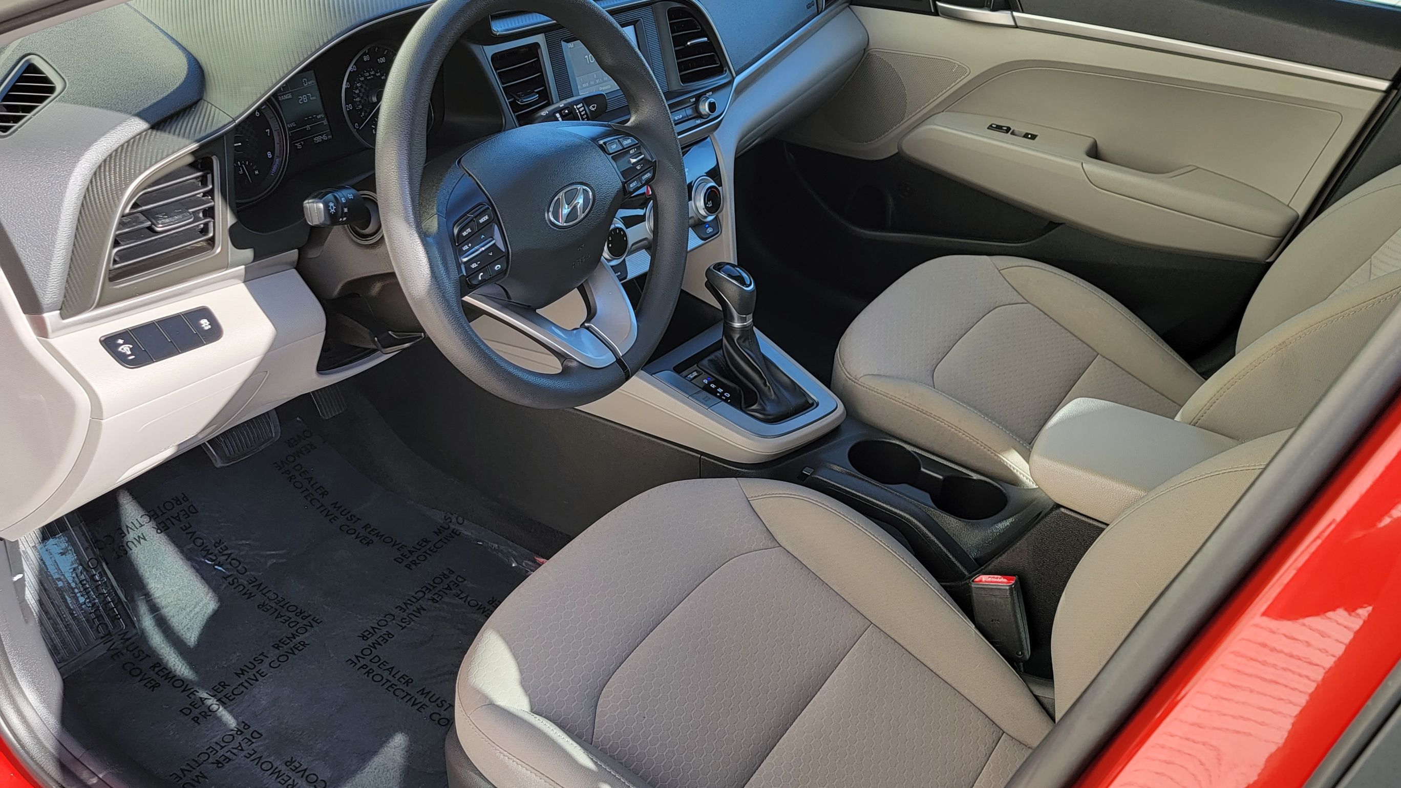 2019 Hyundai Elantra SE photo 18