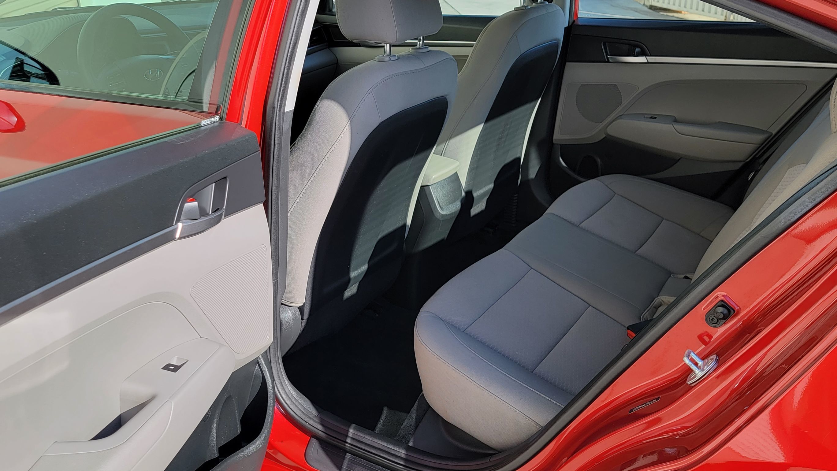 2019 Hyundai Elantra SE photo 19