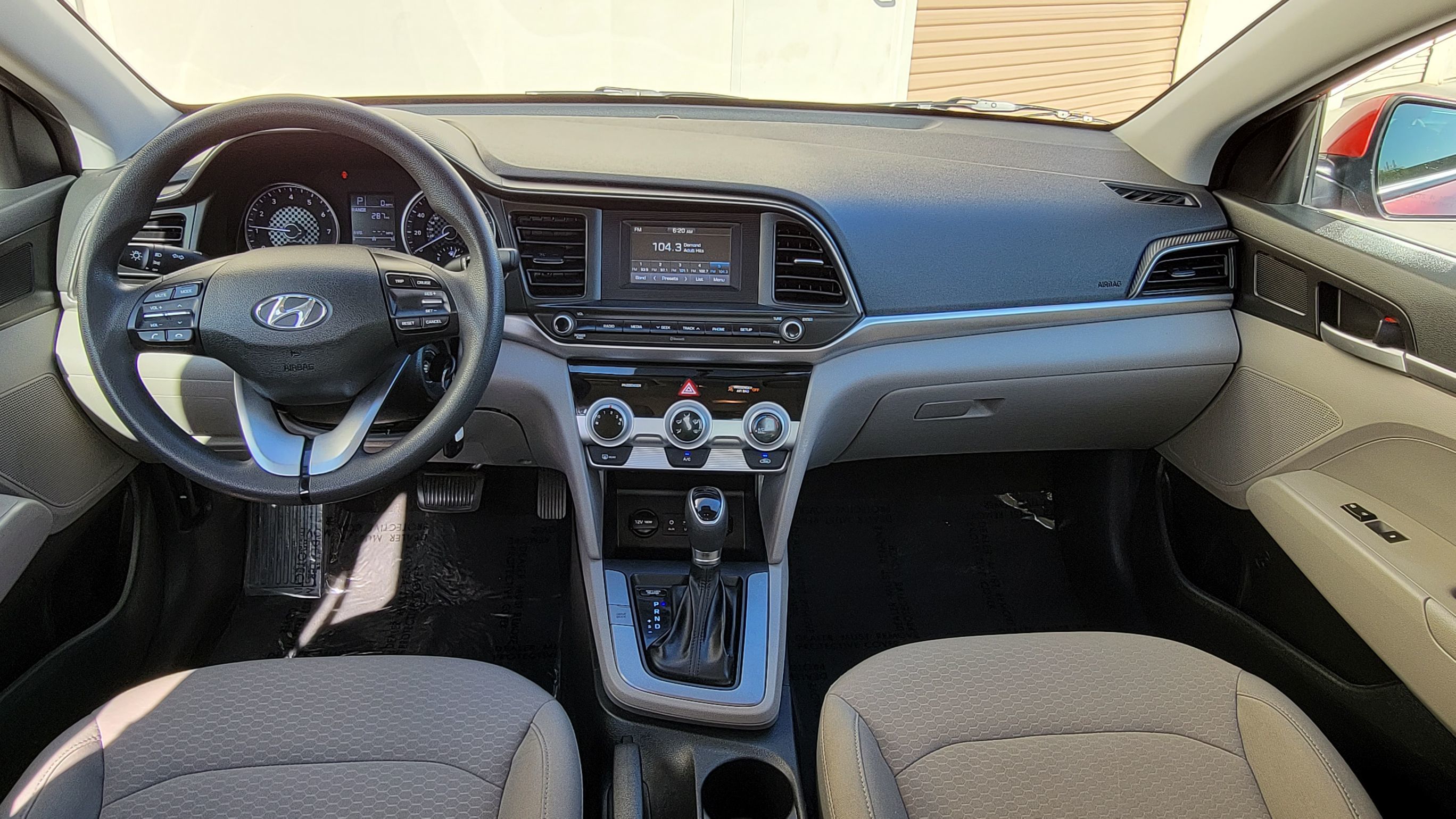 2019 Hyundai Elantra SE photo 21