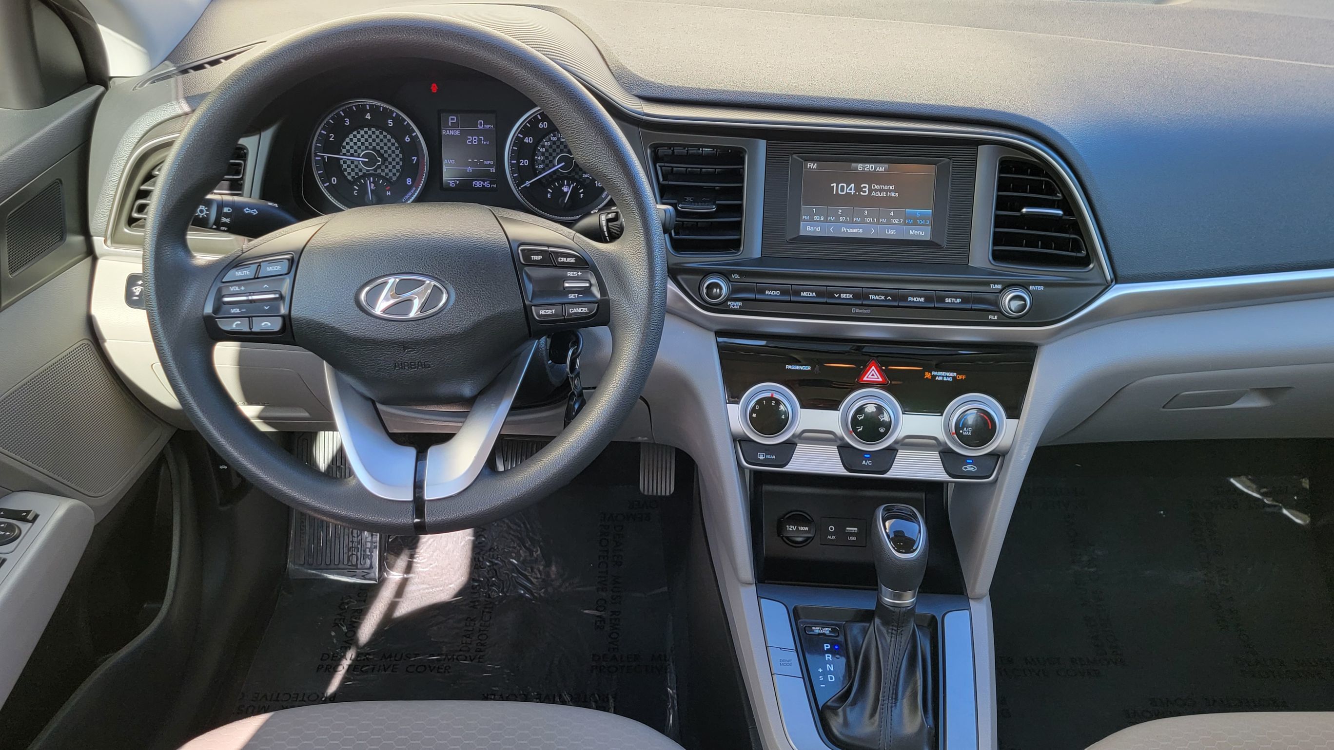 2019 Hyundai Elantra SE photo 23
