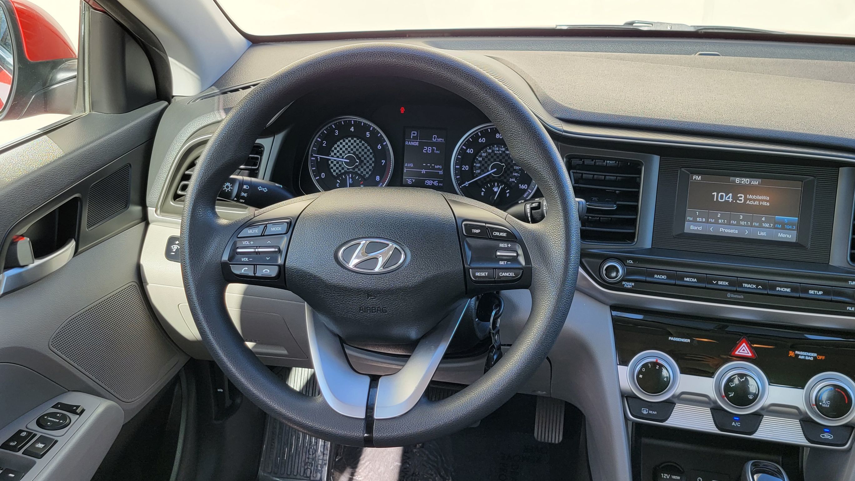 2019 Hyundai Elantra SE photo 24