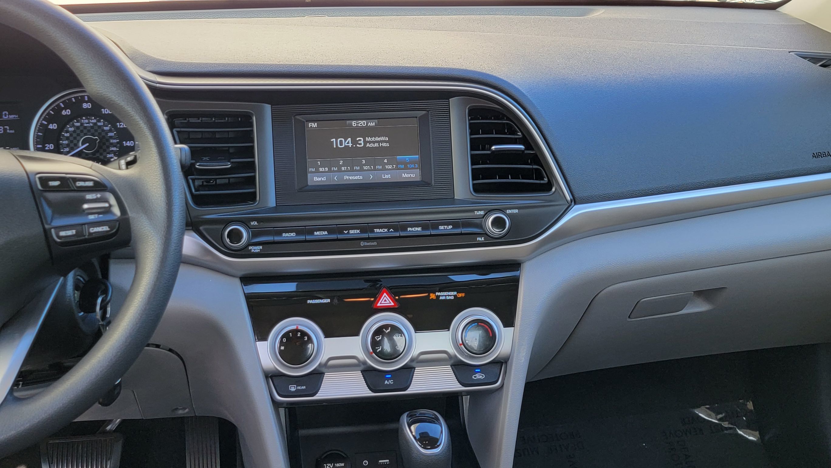 2019 Hyundai Elantra SE photo 25