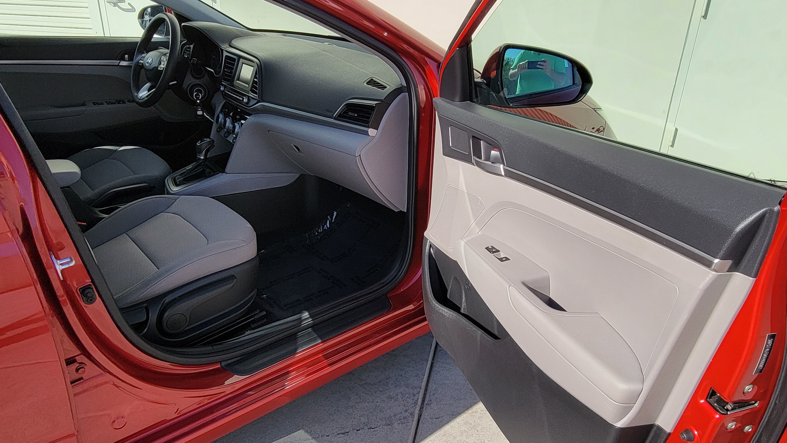 2019 Hyundai Elantra SE photo 30