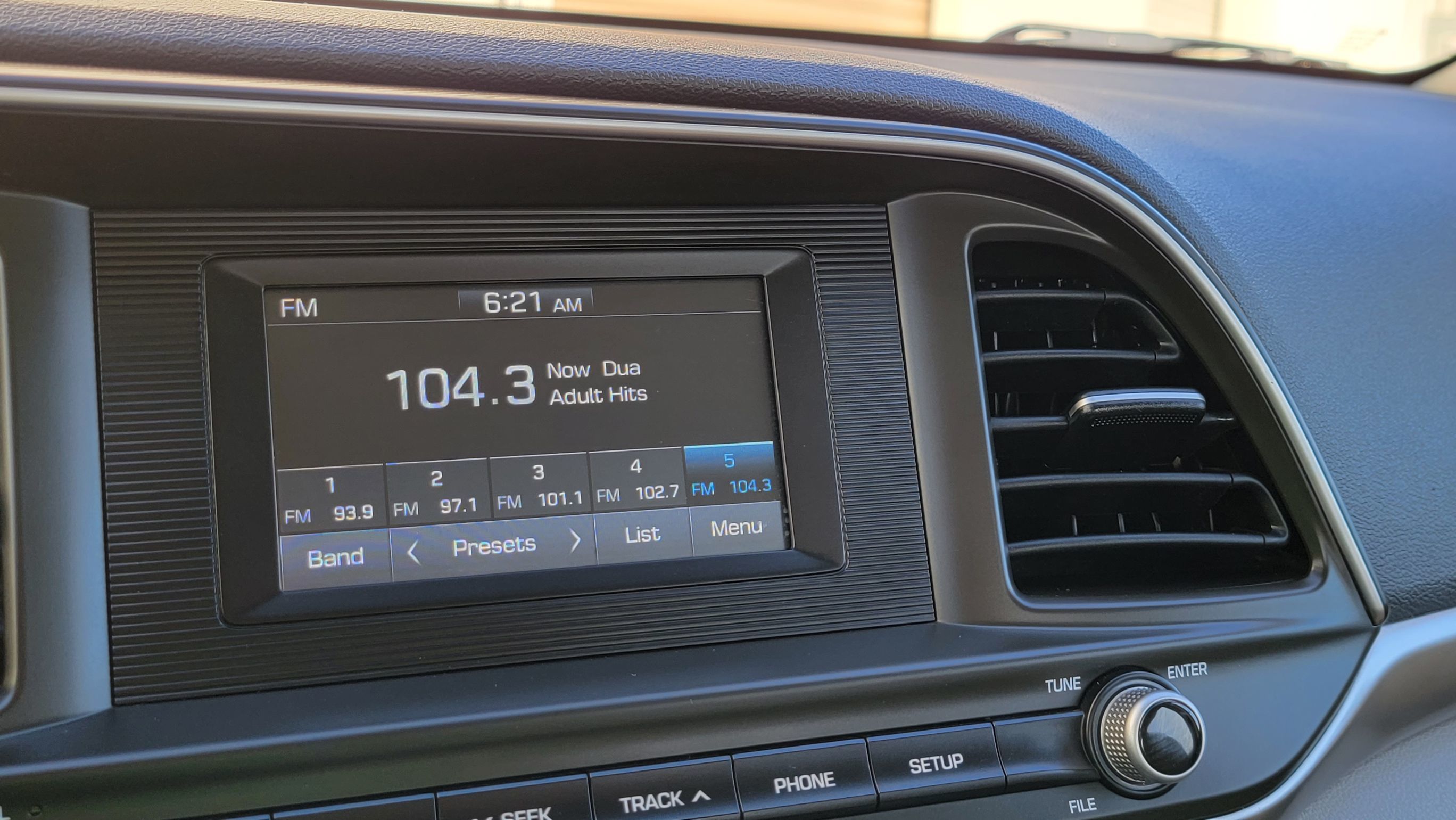 2019 Hyundai Elantra SE photo 32