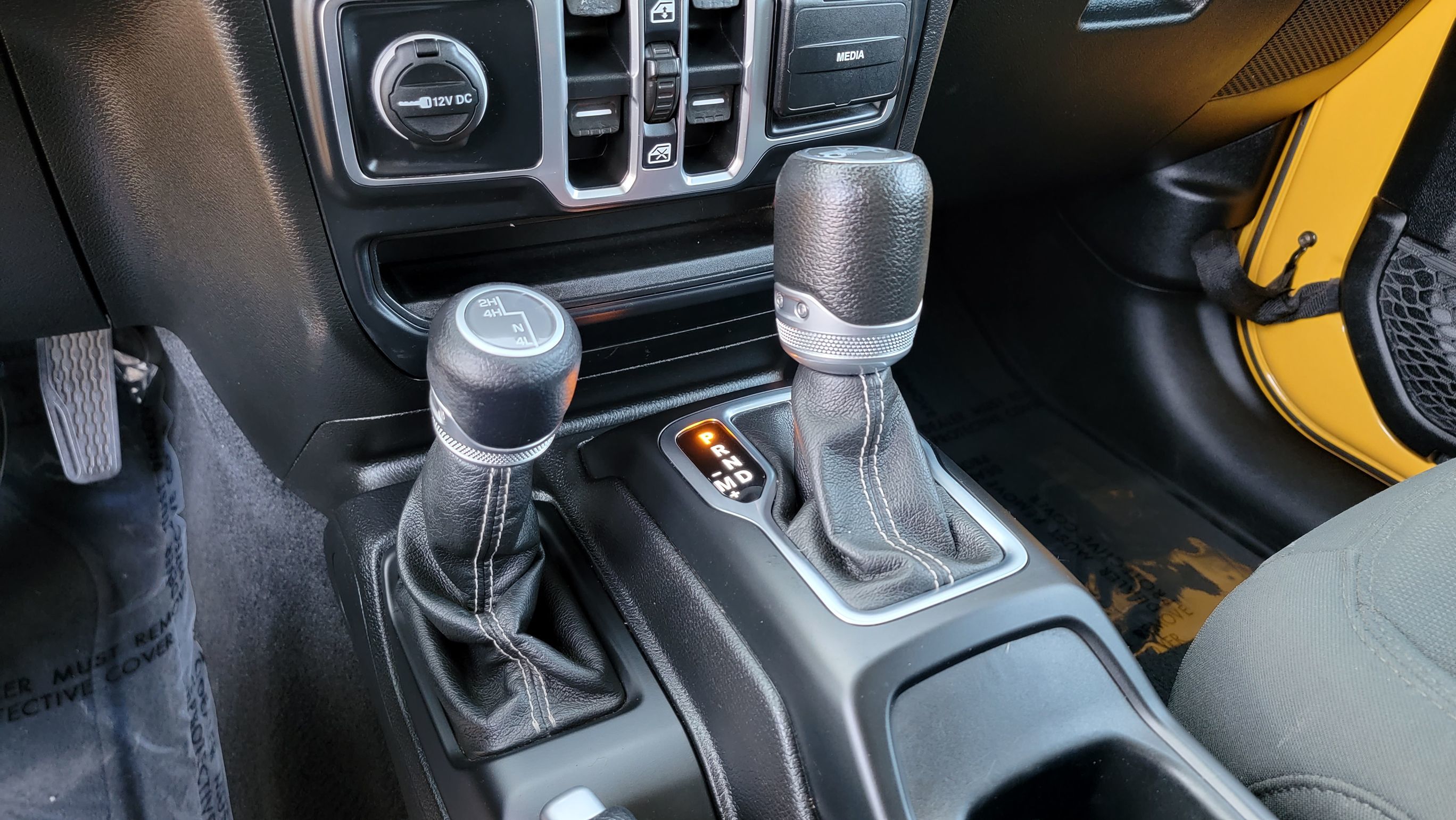 2019 Jeep Wrangler Unlimited Sahara photo 2