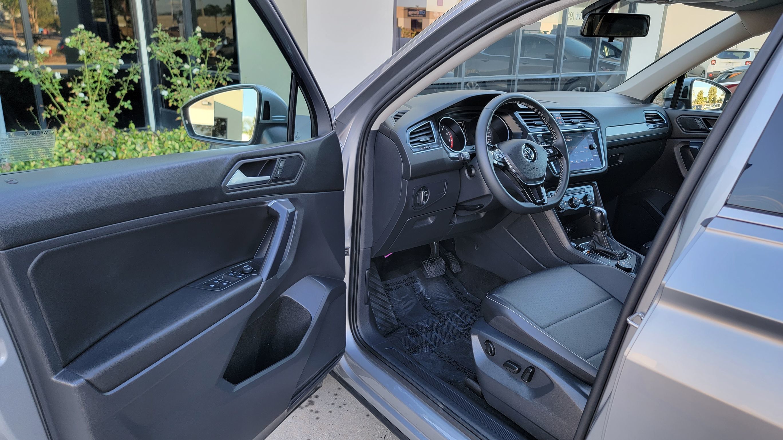 2021 Volkswagen Tiguan SE photo 13