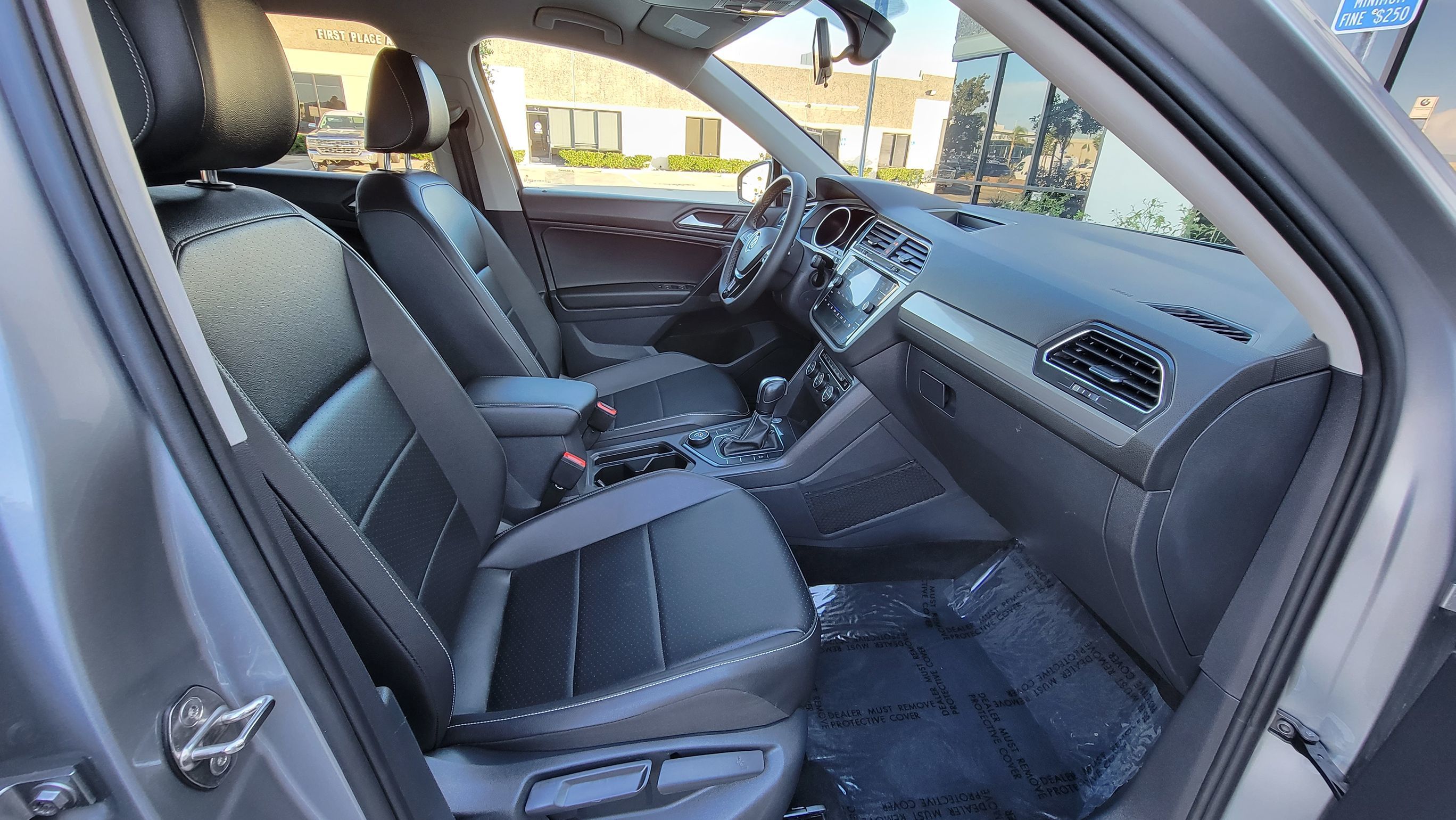 2021 Volkswagen Tiguan SE photo 32
