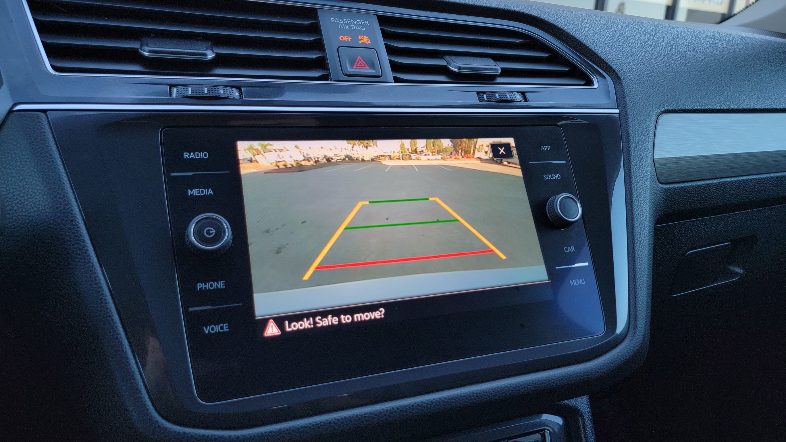 2021 Volkswagen Tiguan SE photo 2