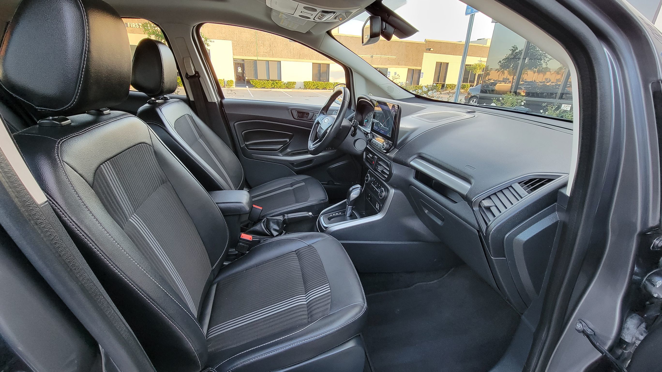 2020 Ford EcoSport SES photo 34