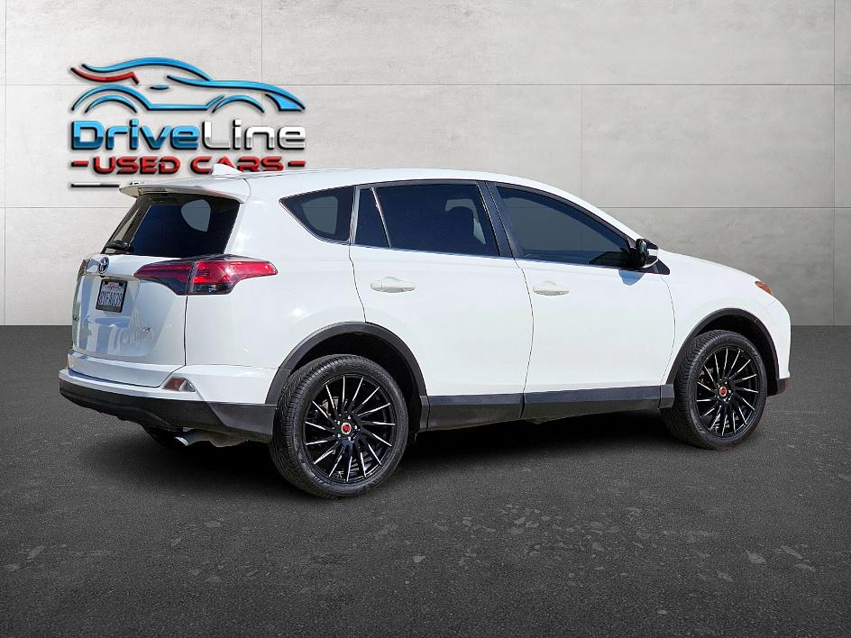 2018 Toyota RAV4 LE photo 5