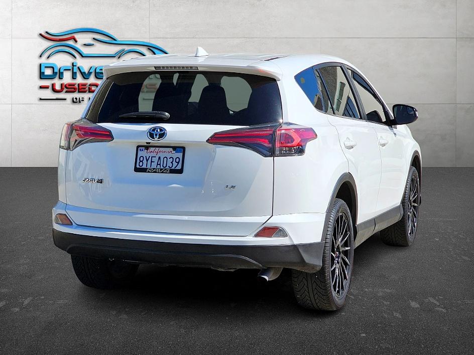 2018 Toyota RAV4 LE photo 7