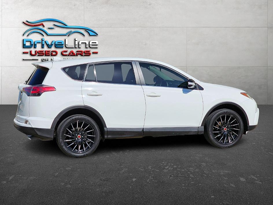 2018 Toyota RAV4 LE photo 9