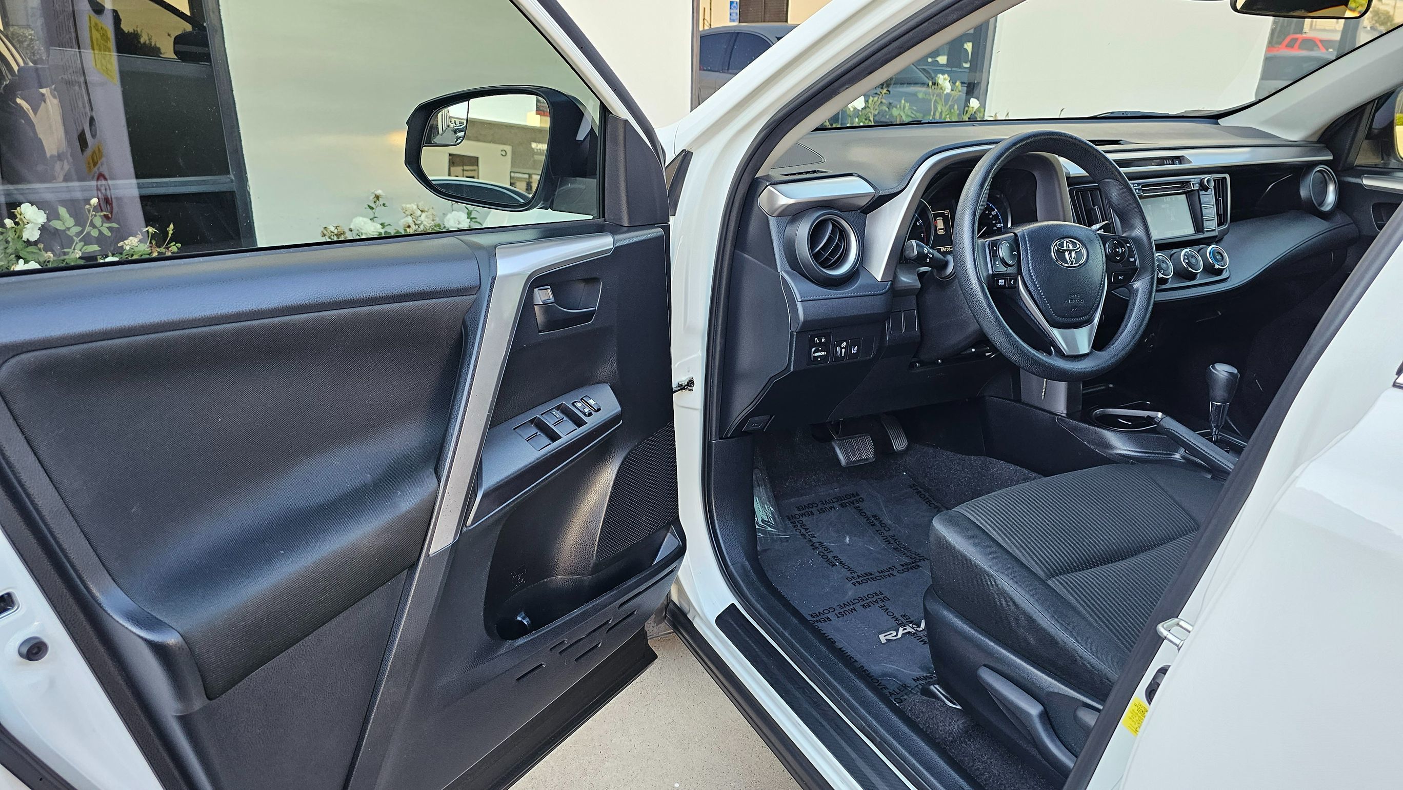 2018 Toyota RAV4 LE photo 16