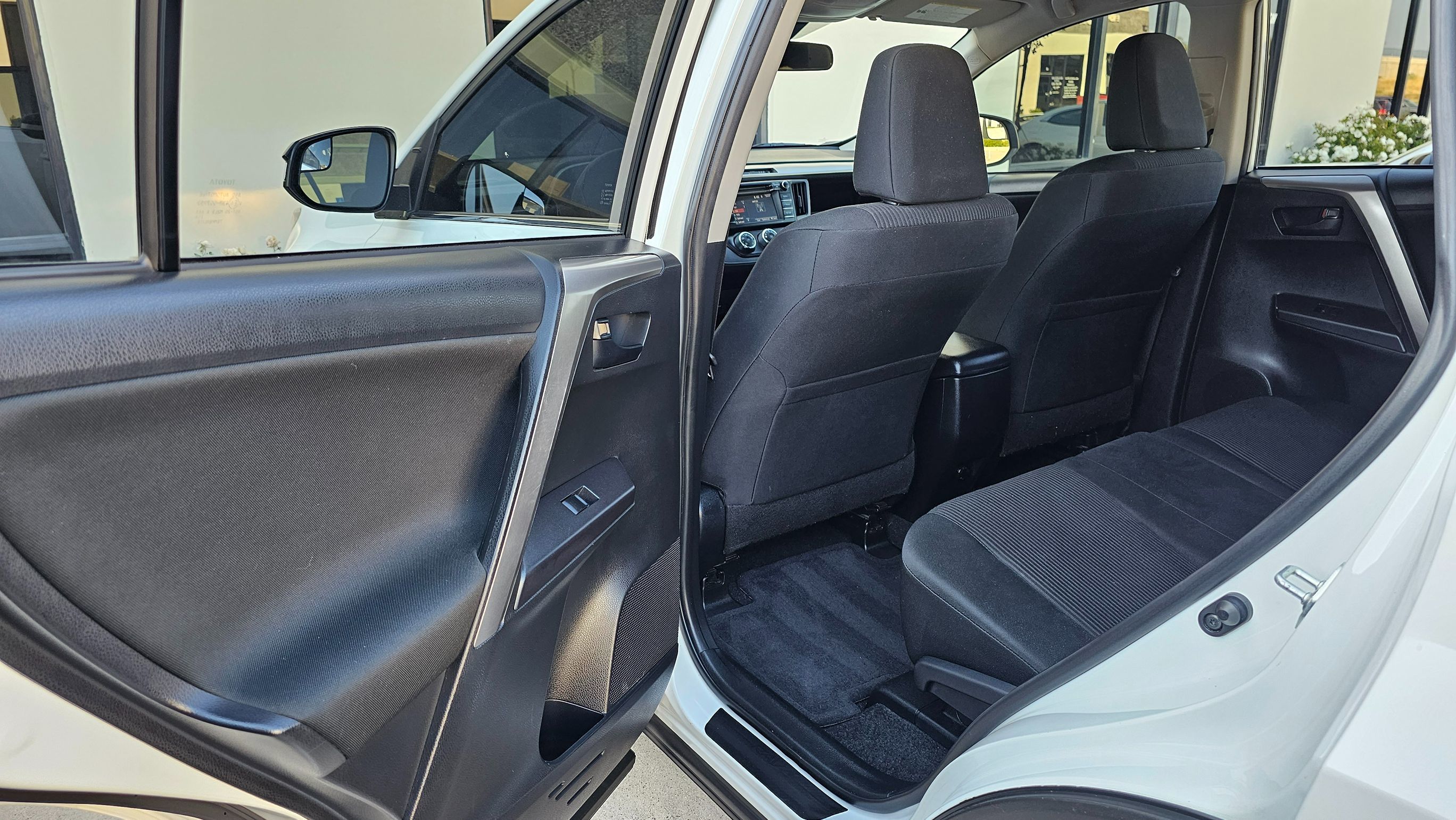 2018 Toyota RAV4 LE photo 19