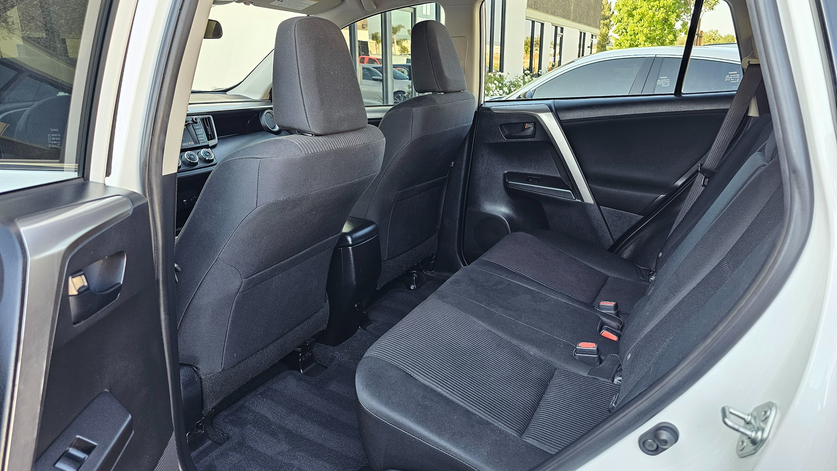 2018 Toyota RAV4 LE photo 20