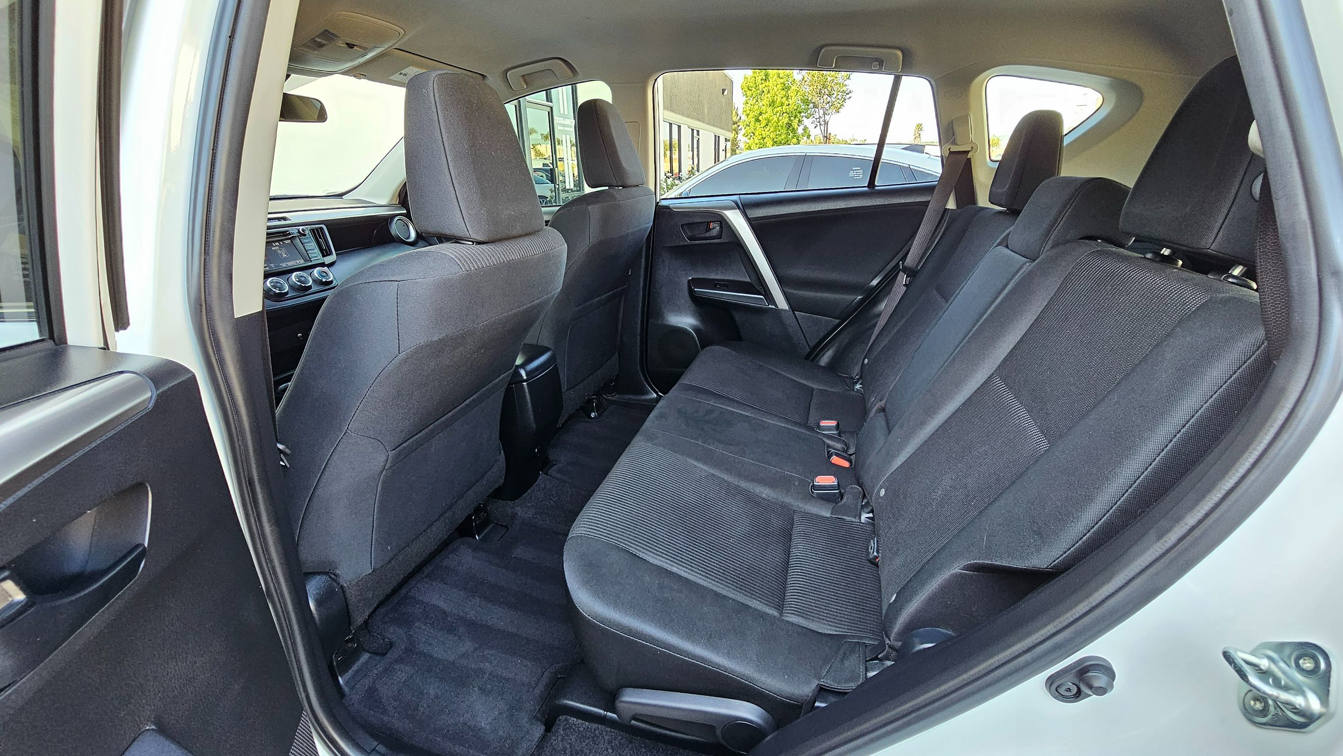 2018 Toyota RAV4 LE photo 21