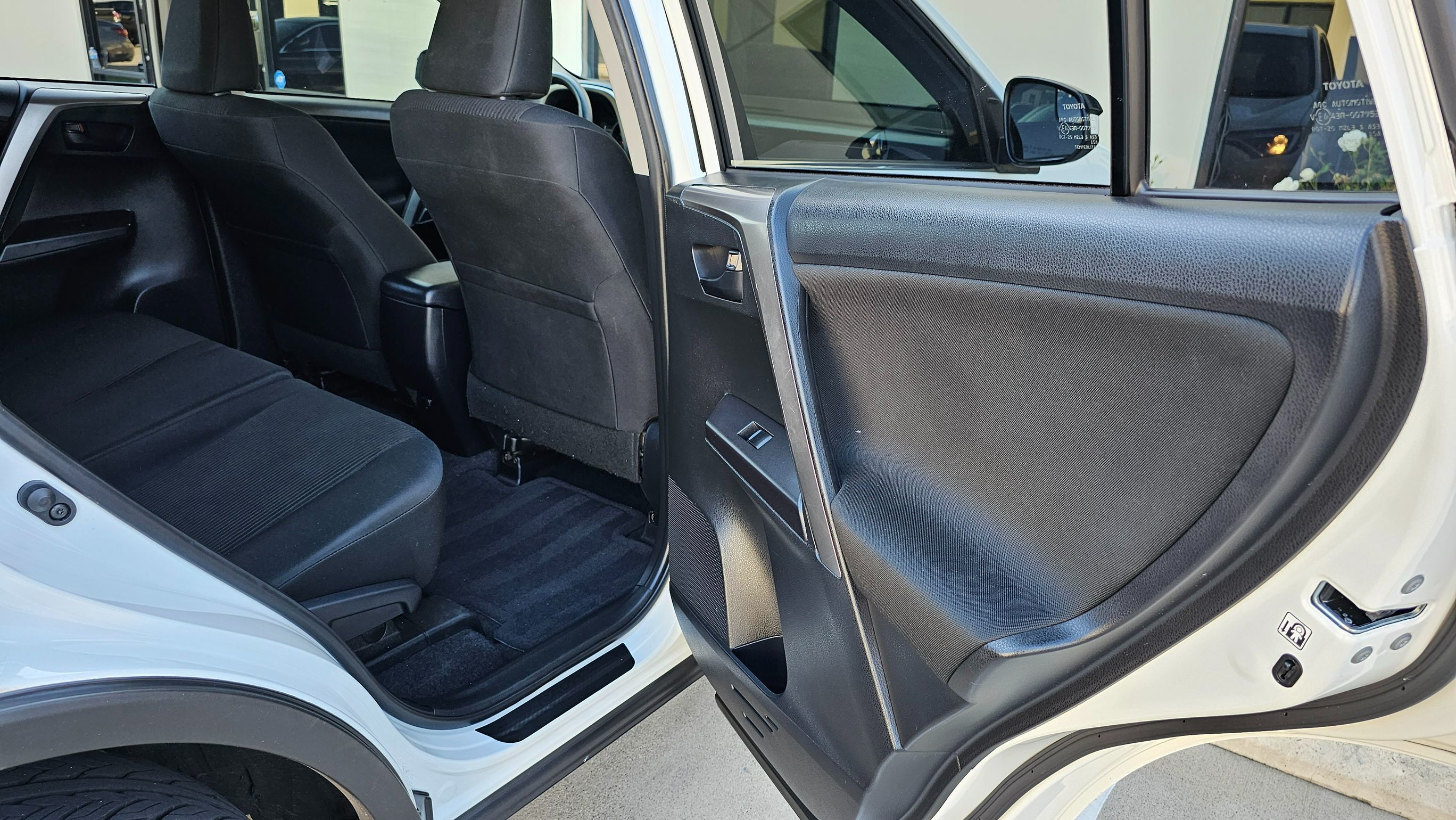 2018 Toyota RAV4 LE photo 26