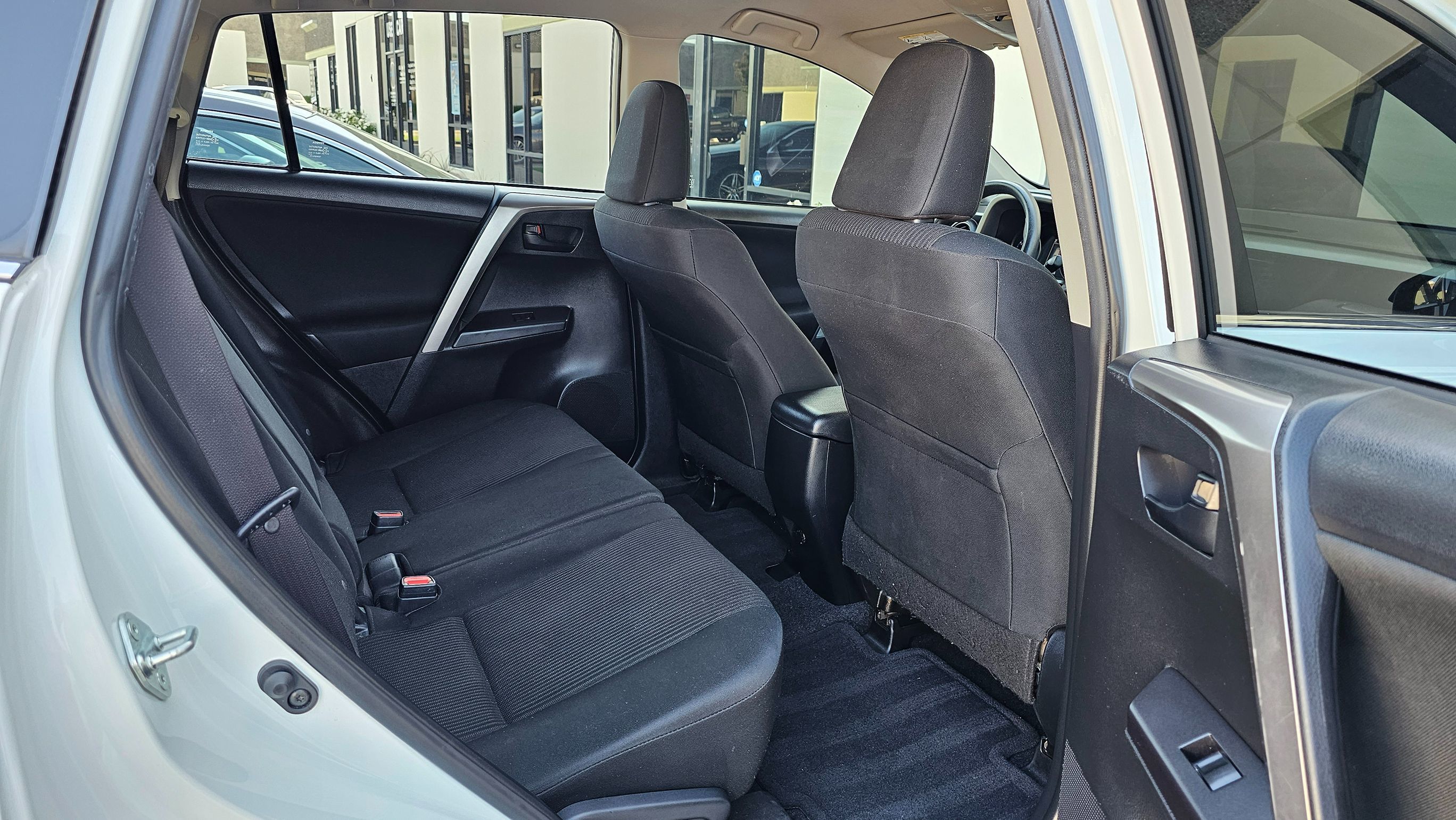 2018 Toyota RAV4 LE photo 27