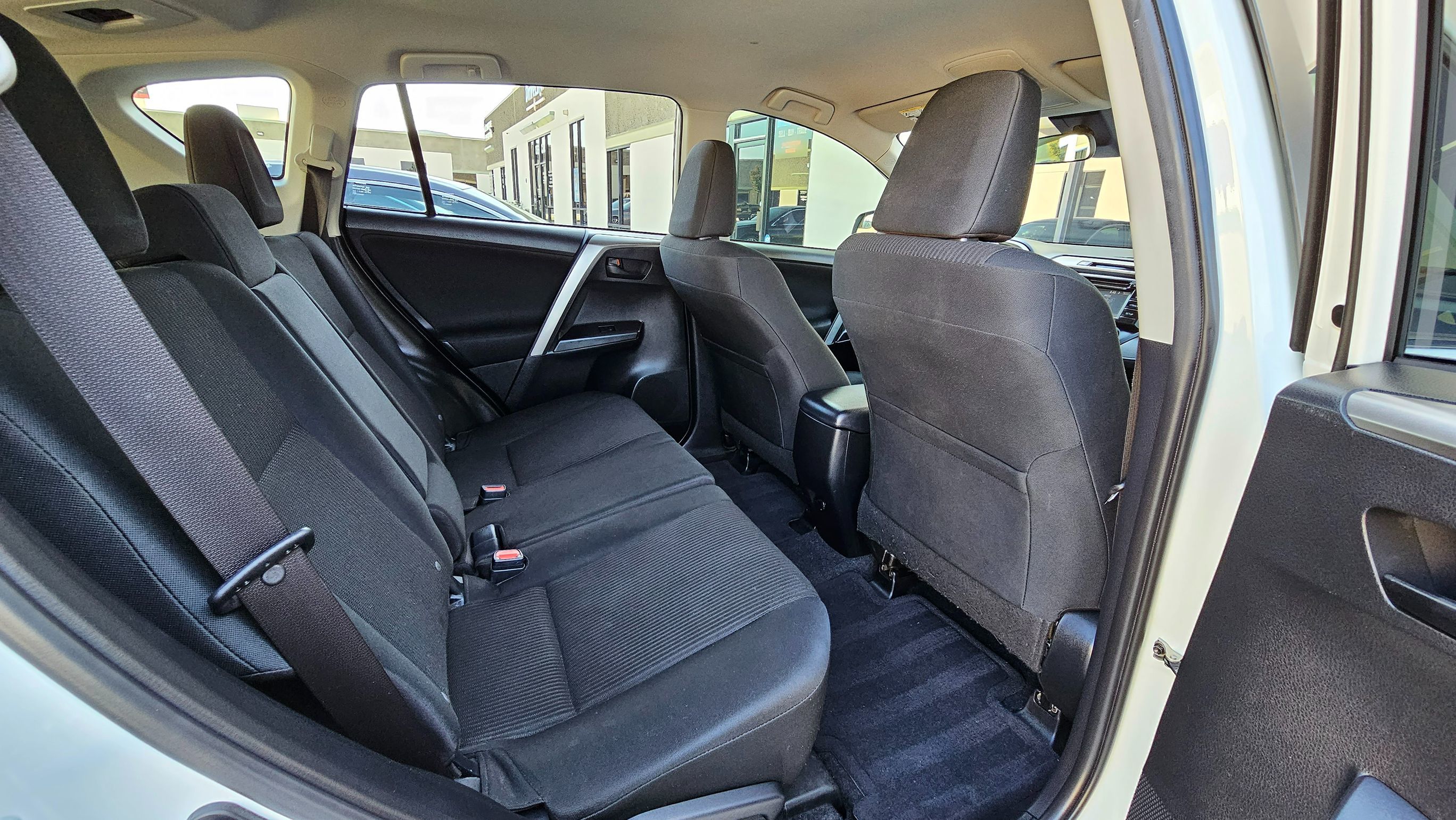 2018 Toyota RAV4 LE photo 28
