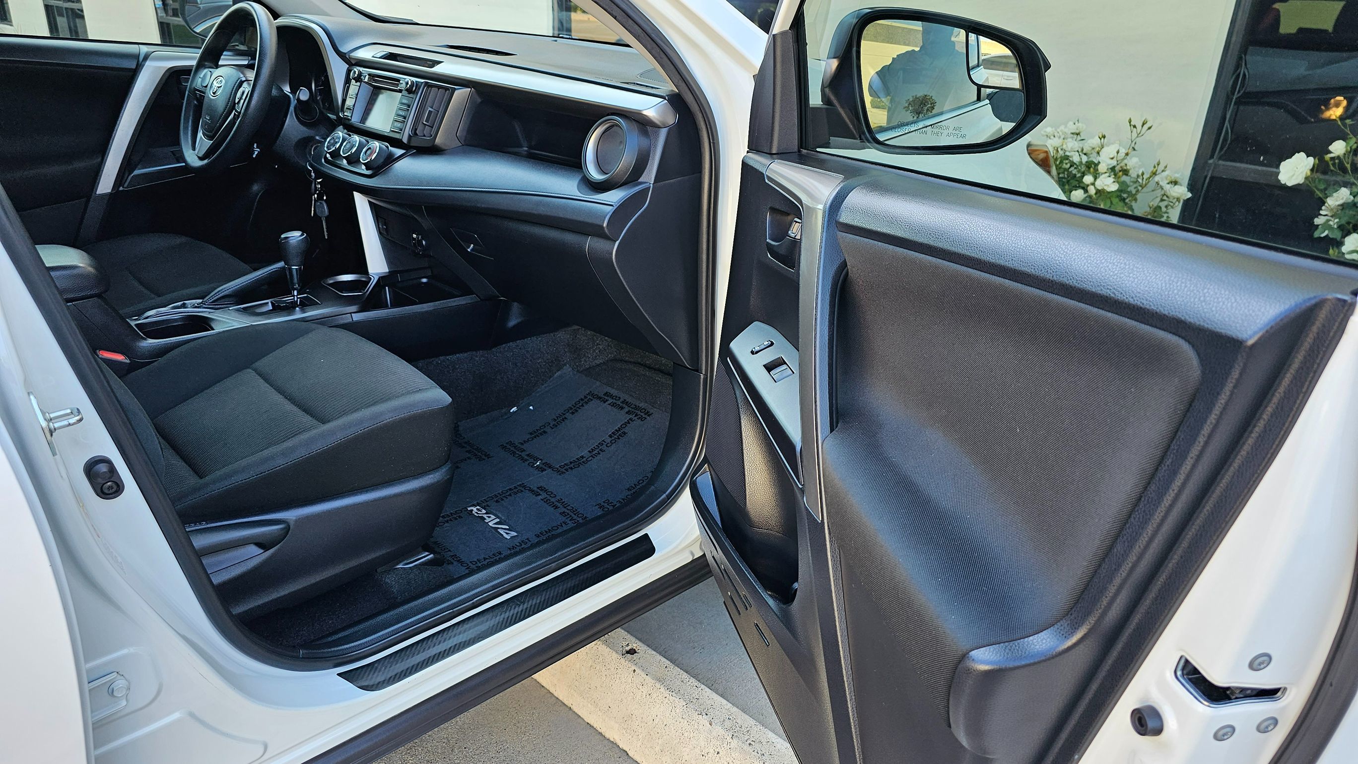 2018 Toyota RAV4 LE photo 29