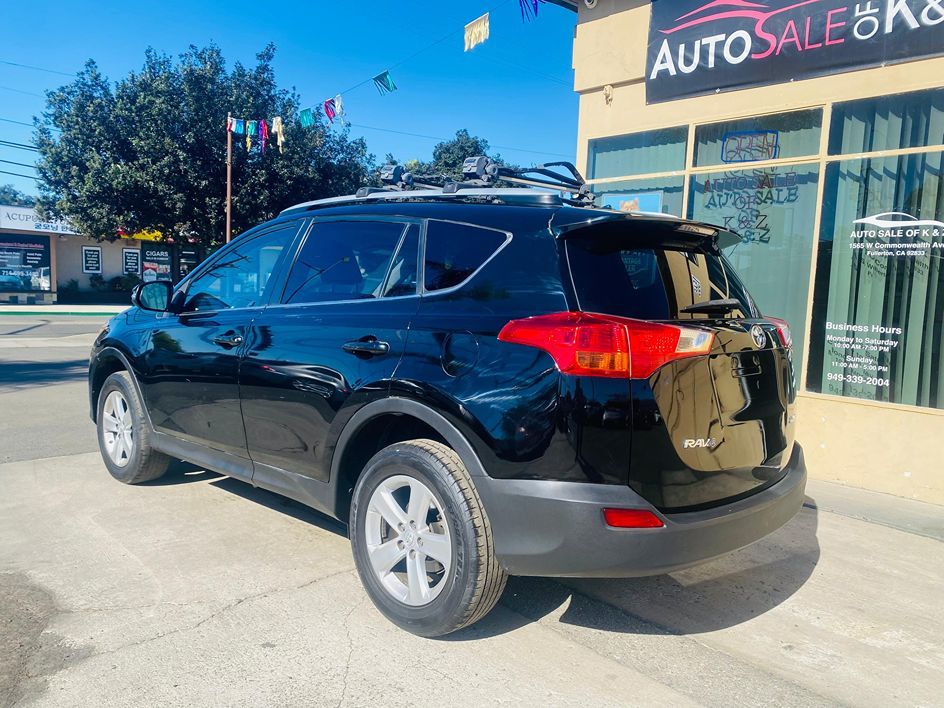 2014 Toyota RAV4 XLE photo 9