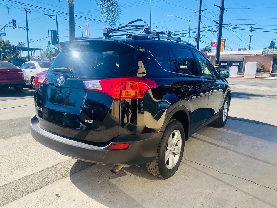 2014 Toyota RAV4 XLE photo 12