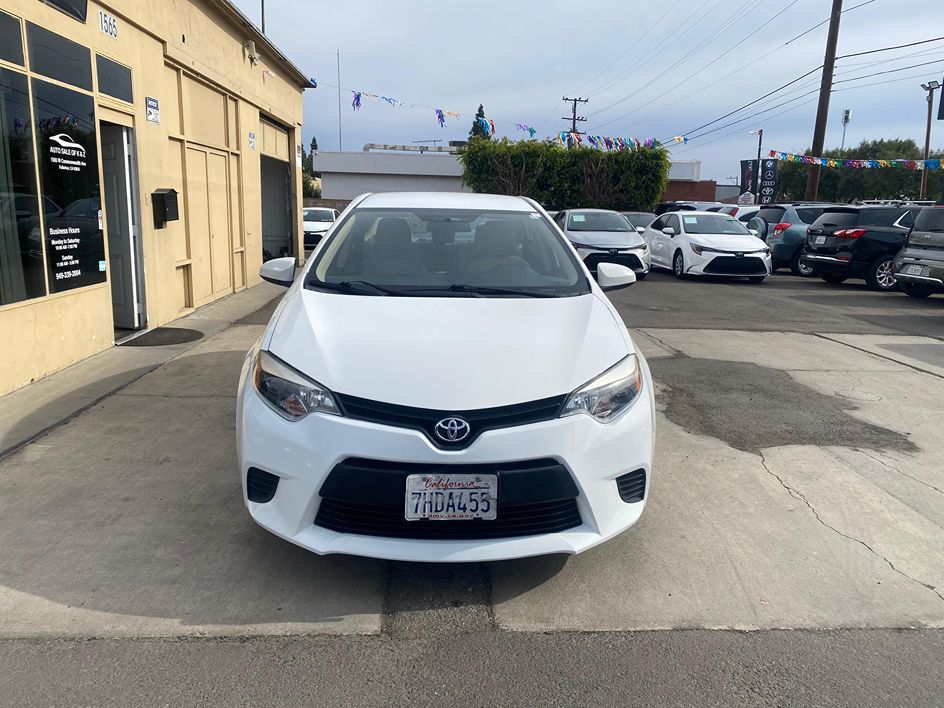 2015 Toyota Corolla LE photo 3