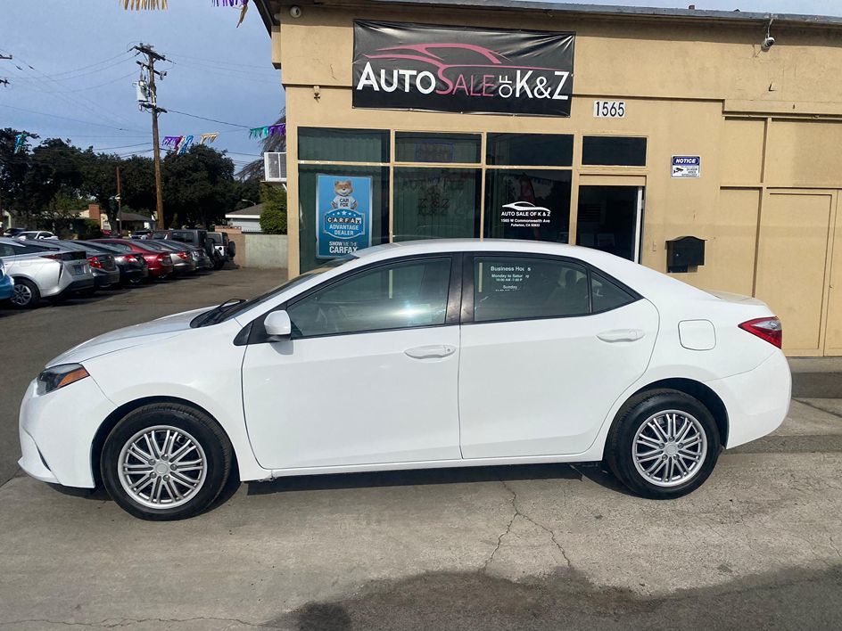 2015 Toyota Corolla LE photo 6