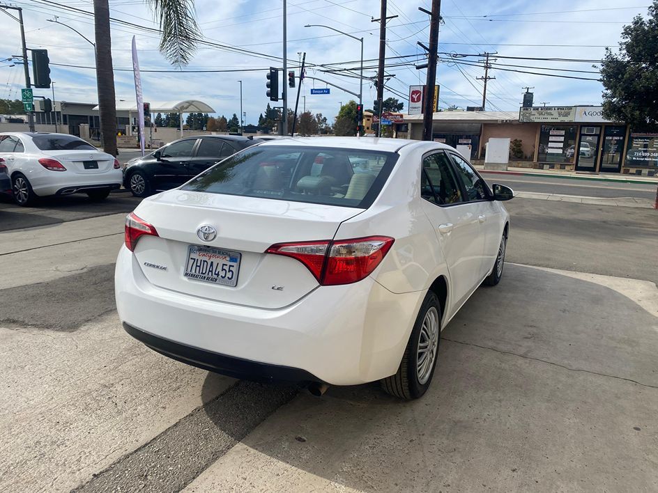 2015 Toyota Corolla LE photo 9