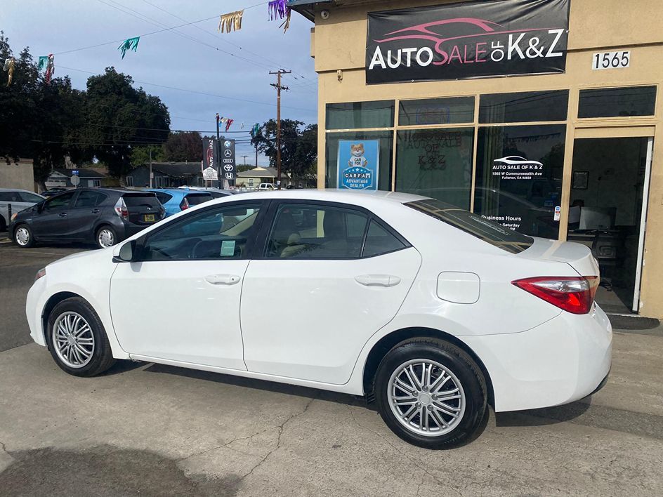 2015 Toyota Corolla LE photo 11