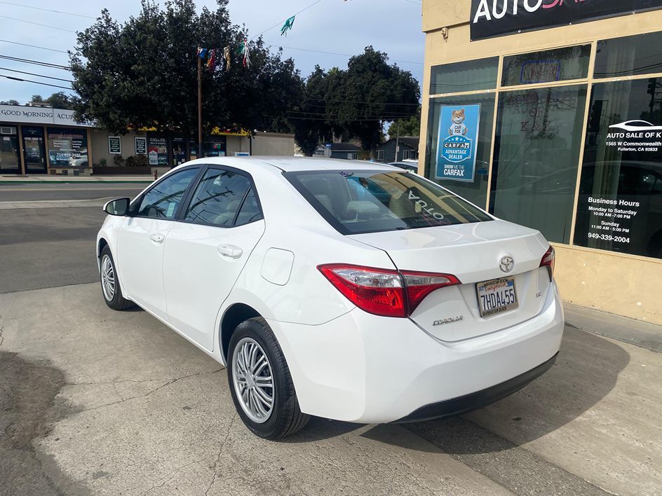 2015 Toyota Corolla LE photo 12