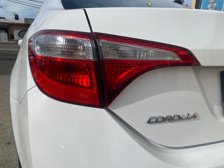 2015 Toyota Corolla LE photo 15