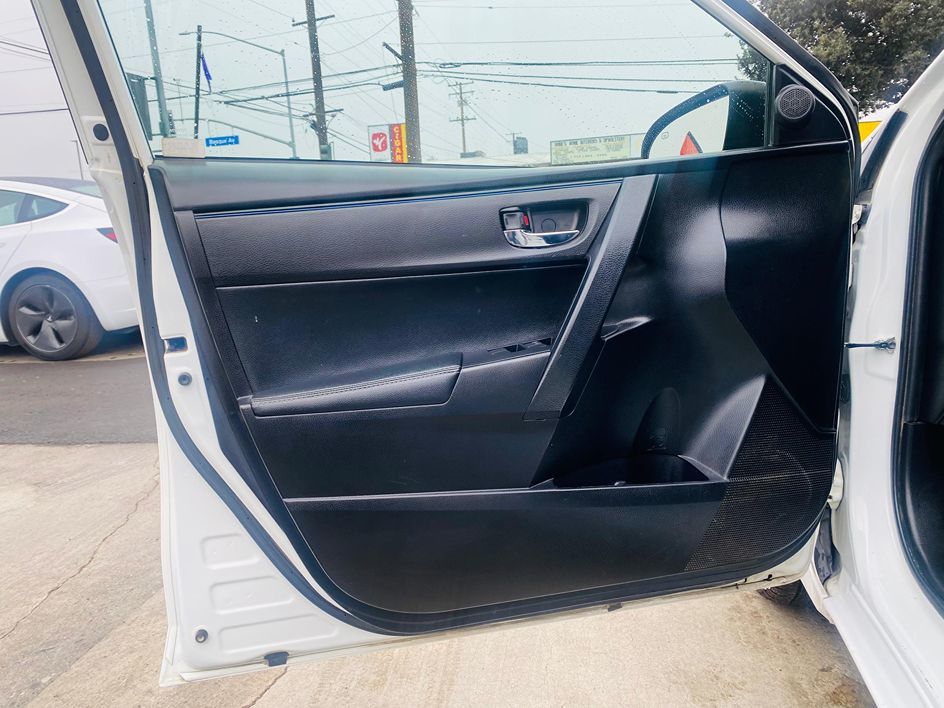 2019 Toyota Corolla SE photo 22