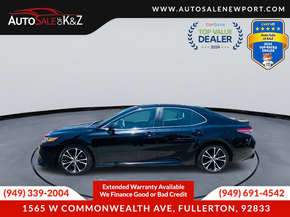 2018 Toyota Camry SE photo 3