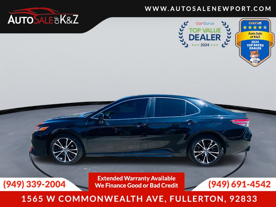 2018 Toyota Camry SE photo 2