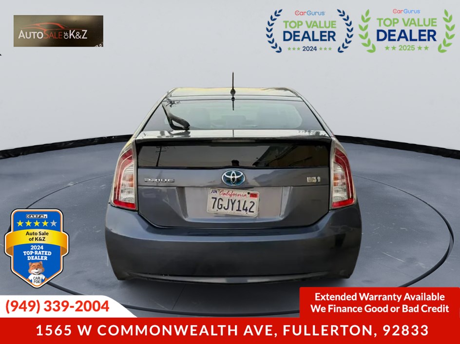 2014 Toyota Prius Three photo 3