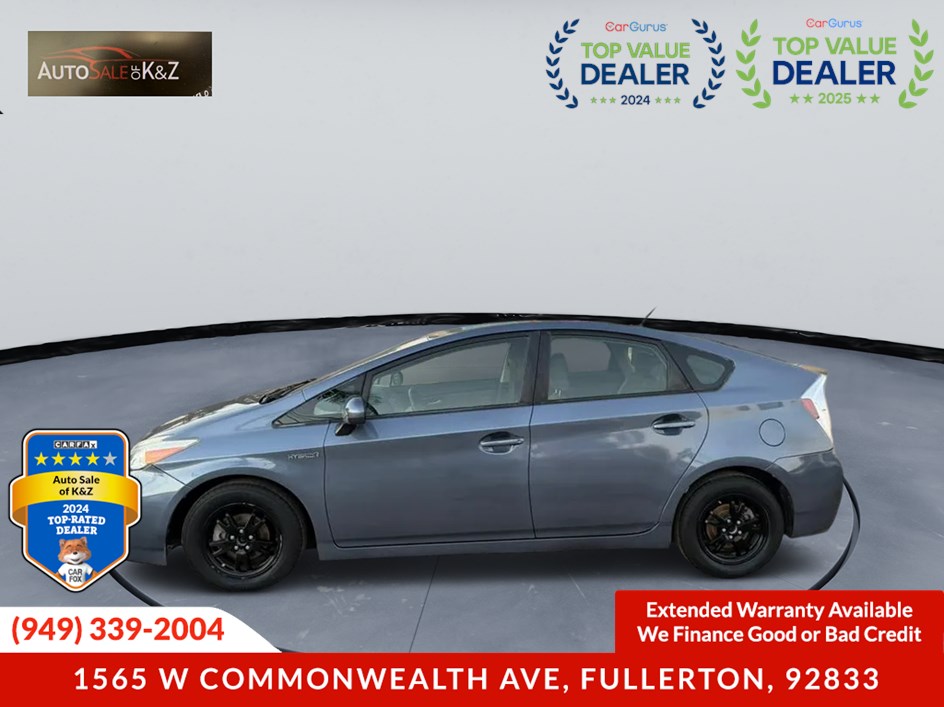 2014 Toyota Prius Three photo 2